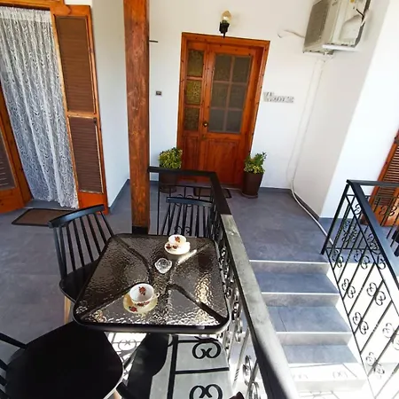 τα πλατάνια Holiday home *