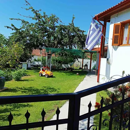 Holiday home τα πλατάνια *