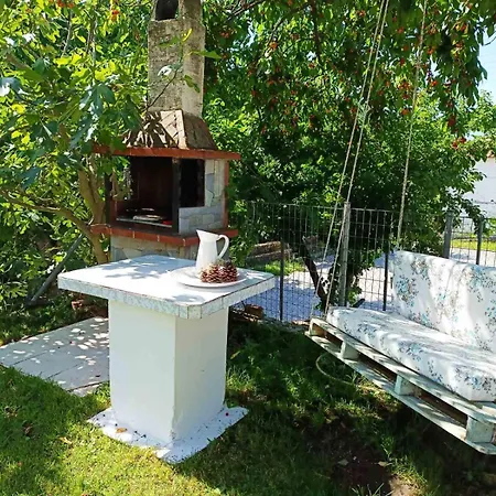 Holiday home τα πλατάνια Ano Kariofiton