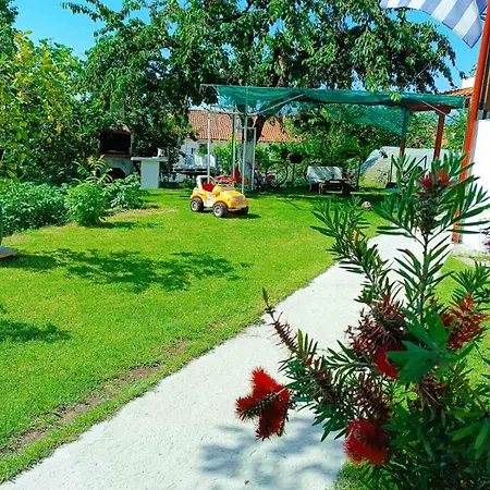 τα πλατάνια Holiday home *