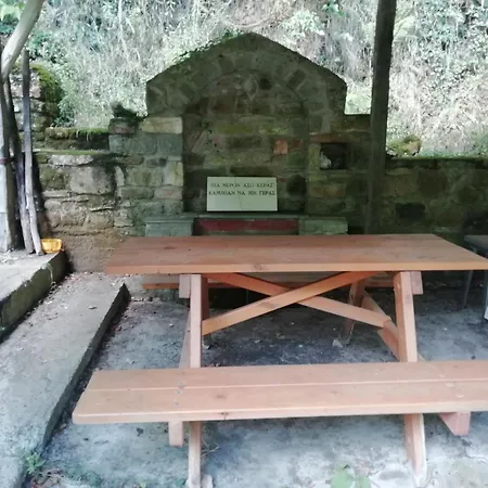 τα πλατάνια Ano Kariofiton